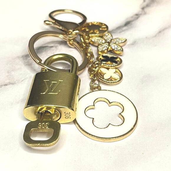 Louis Vuitton Lock & Key Set #306 with Decorative Gold & Enamel Charms Keychain - Picture 4 of 5